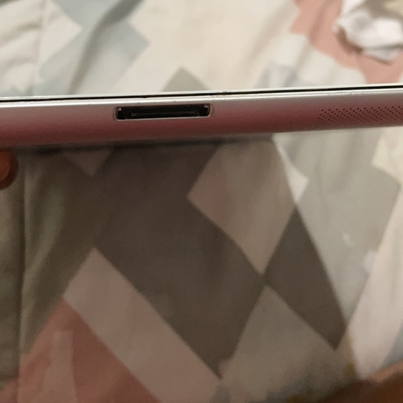 iPad - Picture 5 of 5